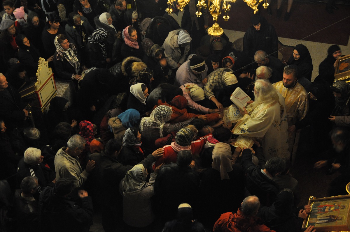 Liturghie în catedrala Sfintei Parascheva din Iaşi