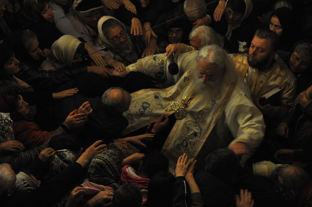 Liturghie în catedrala Sfintei Parascheva din Iaşi