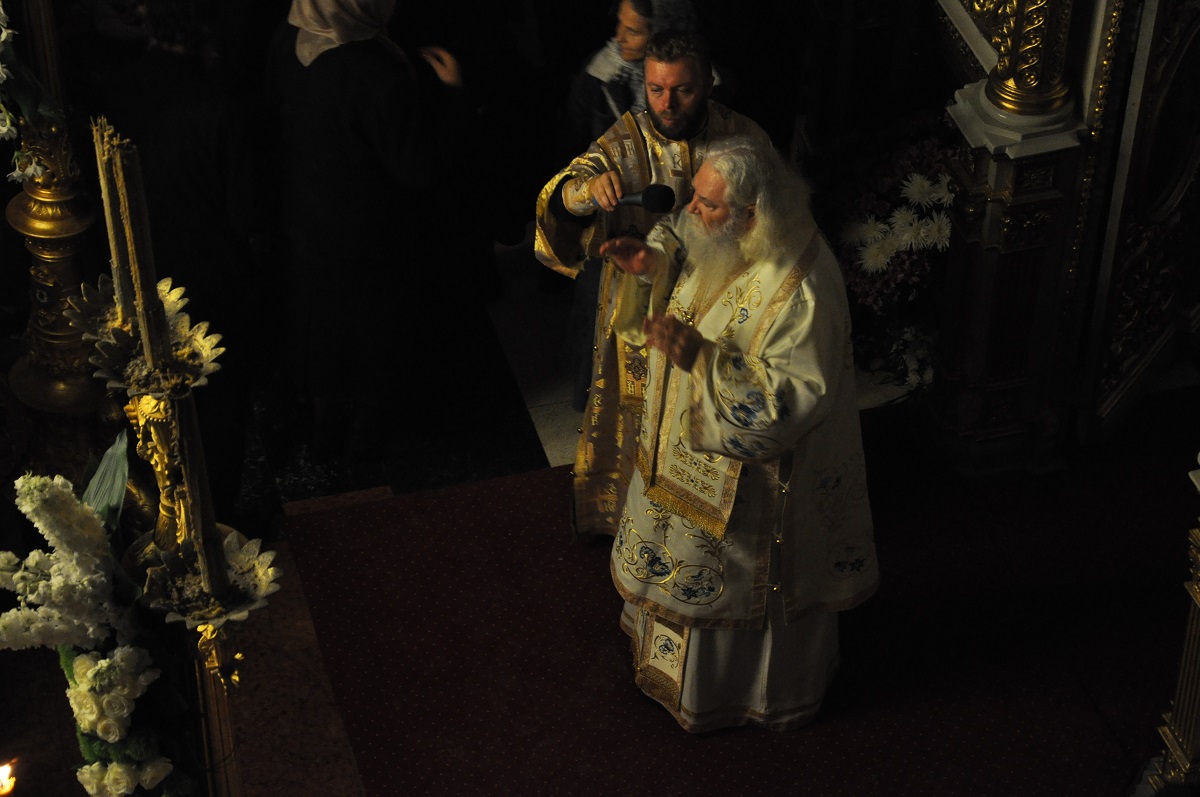 Liturghie în catedrala Sfintei Parascheva din Iaşi