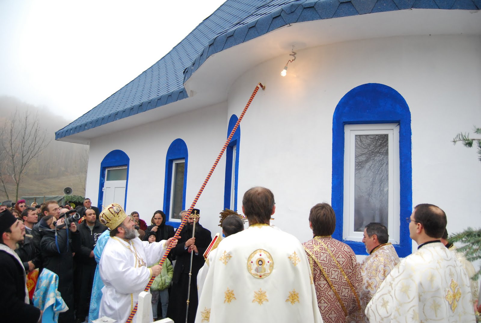Sfinţirea bisericii din parohia Lecca-Ungureni