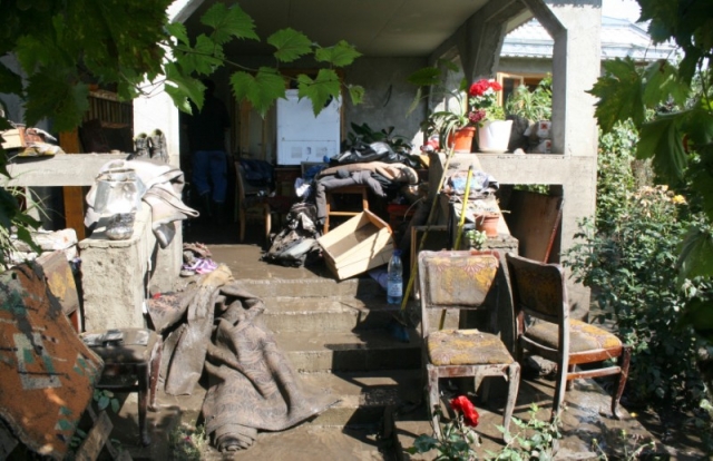 Peste 100.000 de lei donaţi de credincioşii din Arhiepiscopia Ortodoxă a Alba Iuliei pentru sinistraţii din Galaţi