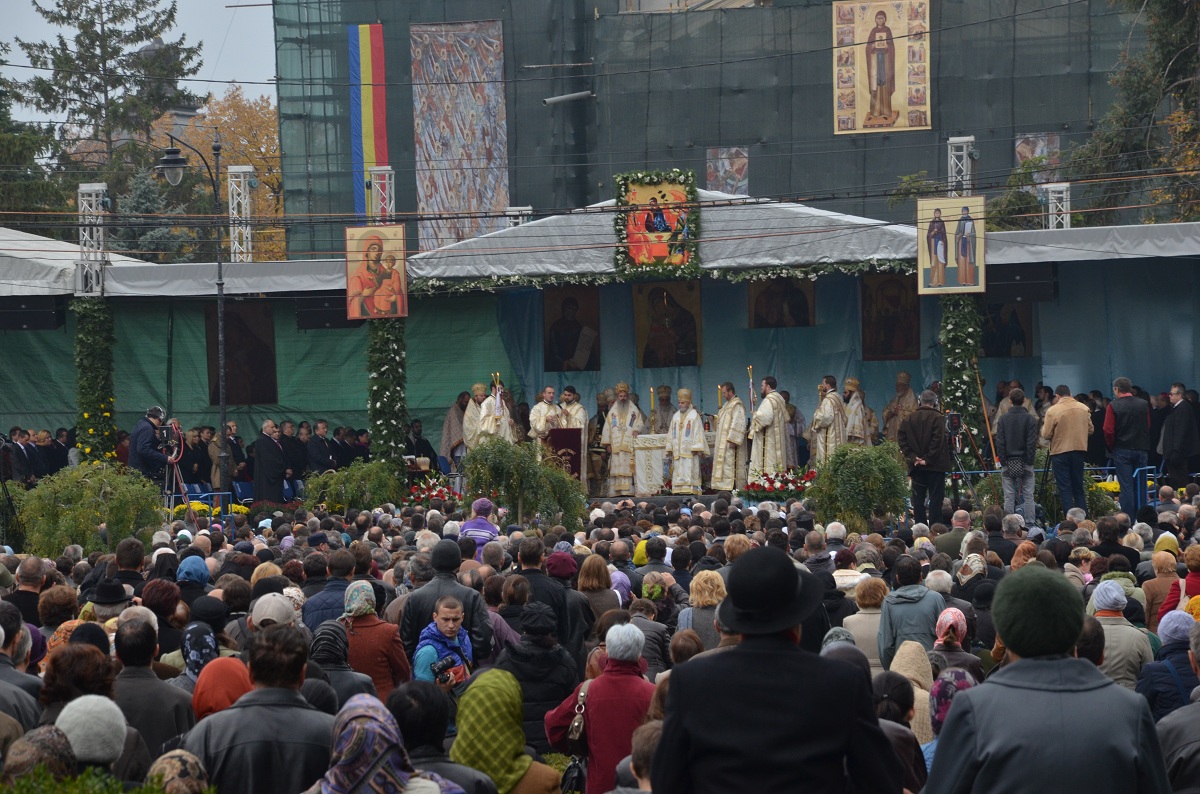 Slujba hramului Sfintei Parascheva, în imagini