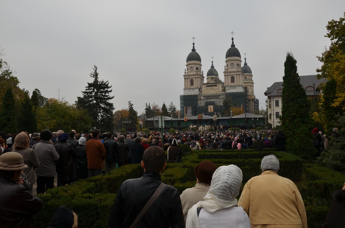 Slujba hramului Sfintei Parascheva, în imagini