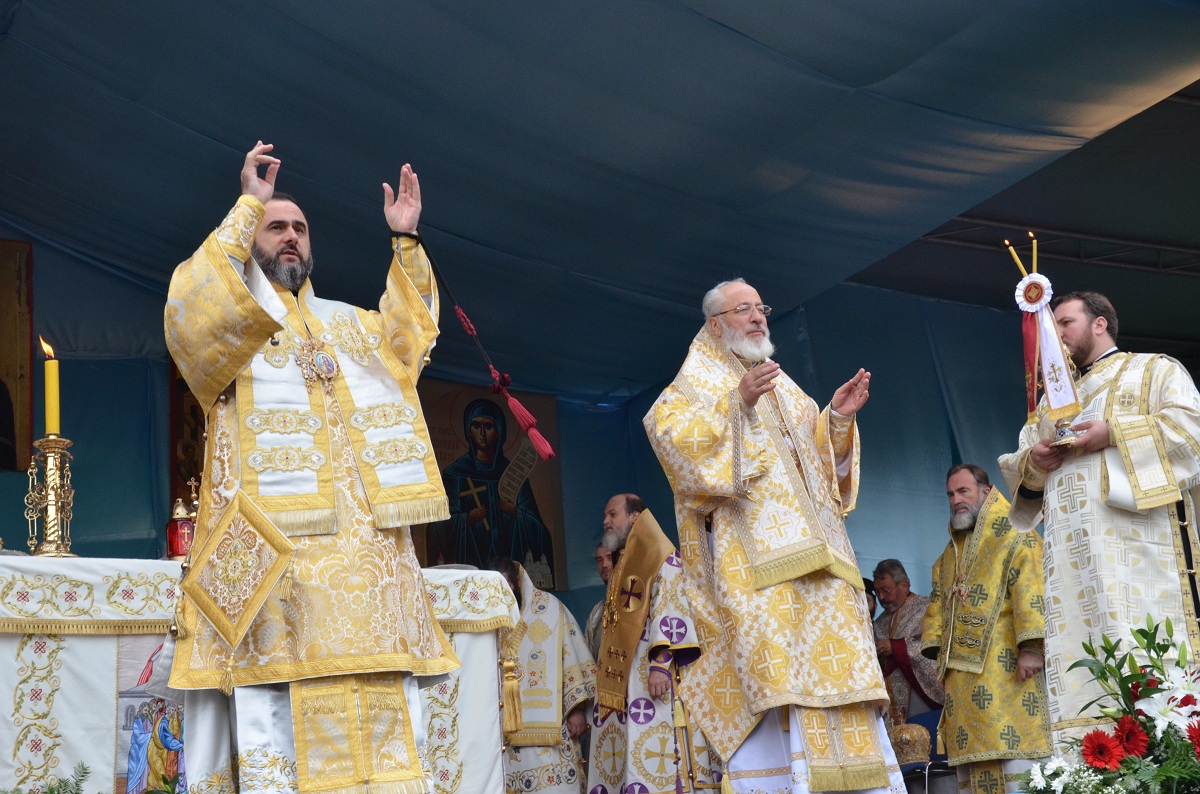 Slujba hramului Sfintei Parascheva, în imagini