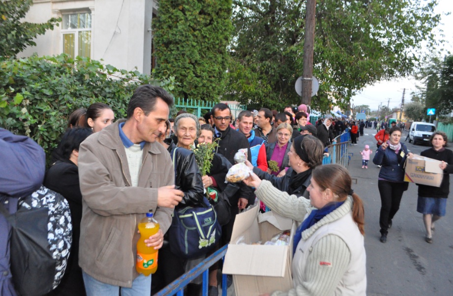 Programul &quot;Hrană pentru pelerini&quot; începe mâine la Iaşi