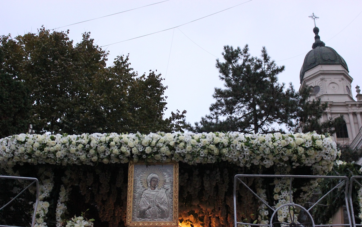 Jertfă şi mărturisire la moaştele Sfintei Parascheva Jertfă şi mărturisire la moaştele Sfintei Parascheva