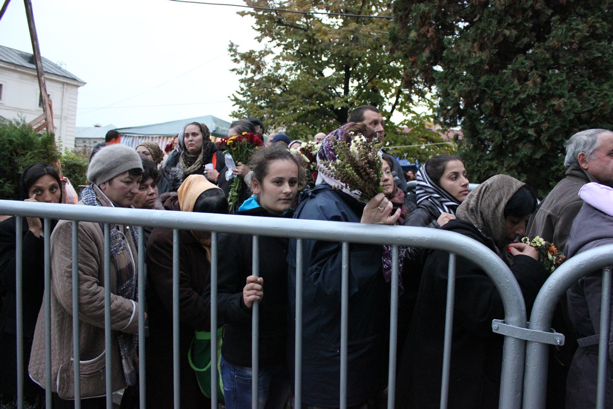 Jertfă şi mărturisire la moaştele Sfintei Parascheva Jertfă şi mărturisire la moaştele Sfintei Parascheva