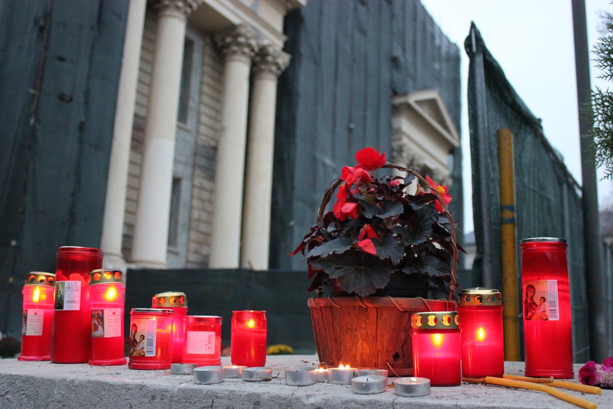 Jertfă şi mărturisire la moaştele Sfintei Parascheva Jertfă şi mărturisire la moaştele Sfintei Parascheva