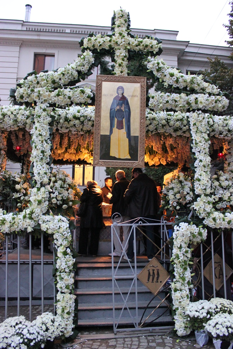 Jertfă şi mărturisire la moaştele Sfintei Parascheva Jertfă şi mărturisire la moaştele Sfintei Parascheva