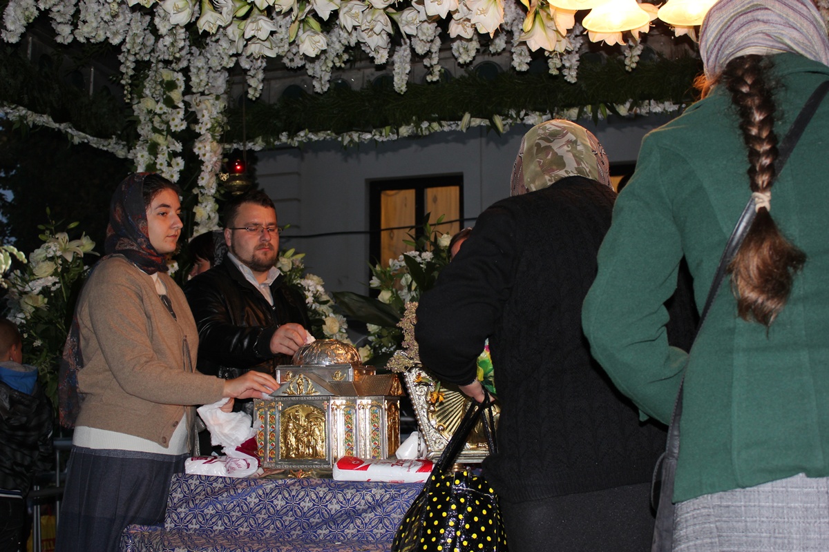 Jertfă şi mărturisire la moaştele Sfintei Parascheva Jertfă şi mărturisire la moaştele Sfintei Parascheva