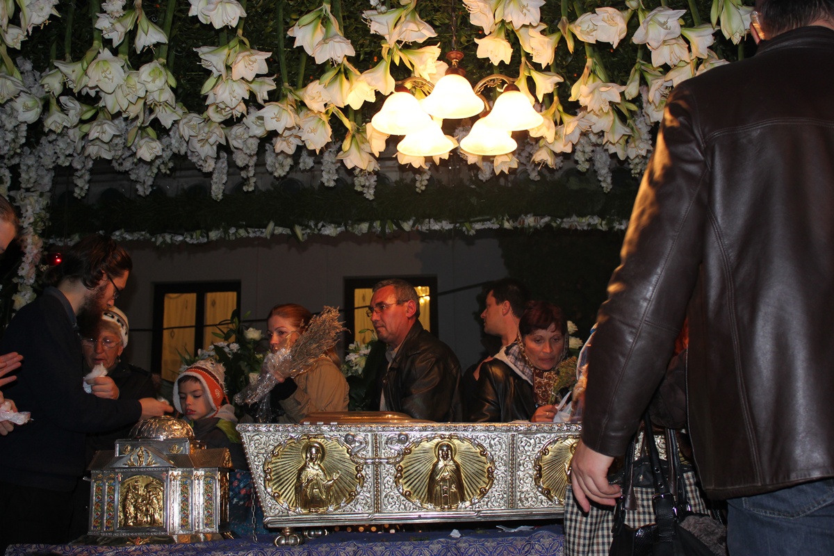 Jertfă şi mărturisire la moaştele Sfintei Parascheva Jertfă şi mărturisire la moaştele Sfintei Parascheva