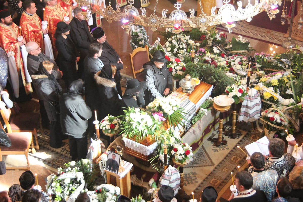 Preotul Vasile Nuţu a fost condus pe ultimul drum