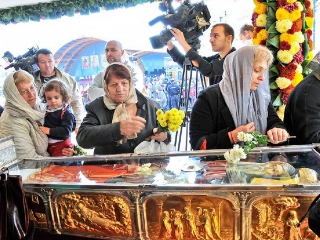 În smerenie, Sfântul Dimitrie ne adună la racla sa