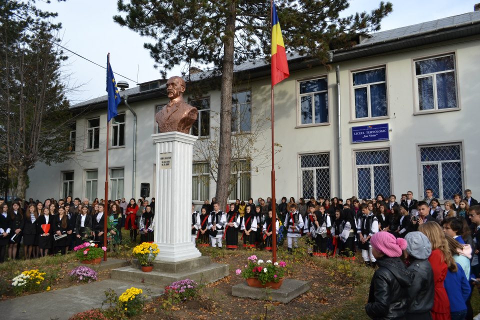 Parteneriat între Mănăstirea Putna și Liceul din Vicovu de Sus Parteneriat între Mănăstirea Putna și Liceul din Vicovu de Sus