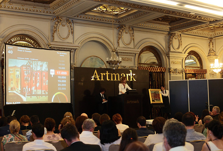 Steagul de luptă al uneia dintre legiunile lui Avram Iancu și fotografii ale membrilor Casei Regale, scoase la licitație