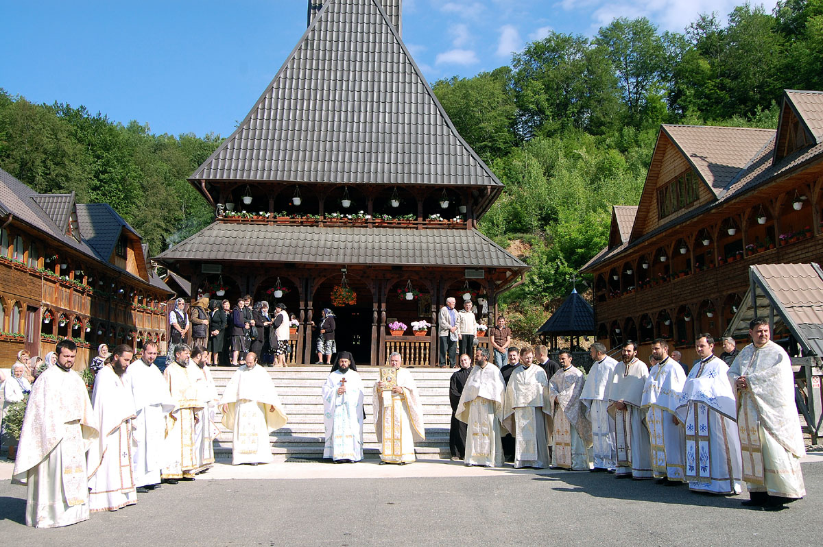 Hramul Mănăstirii Luncanii de Sus din Timișoara Hramul Mănăstirii Luncanii de Sus din Timișoara