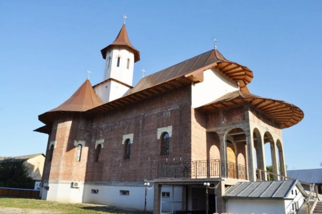 Sub mantia ocrotitoare a Cuviosului Dimitrie