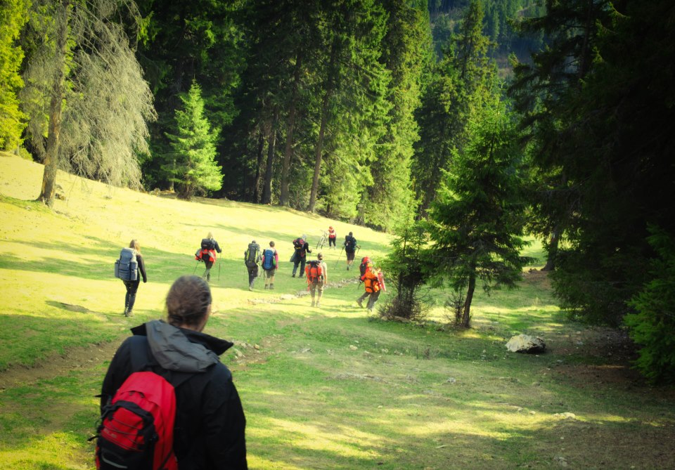 Două drumuri turistice de interes european pentru practicarea drumeţiilor, în România