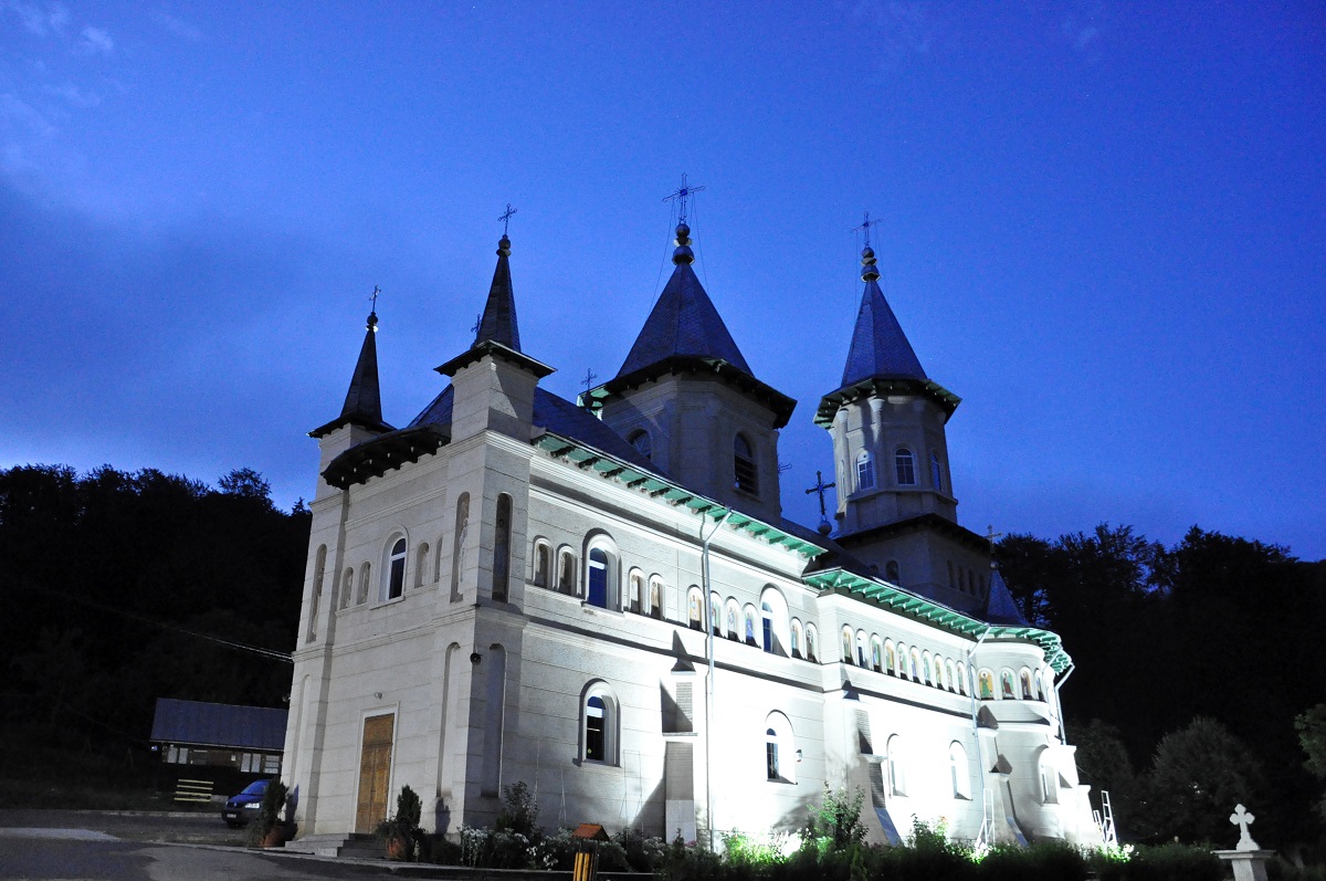 Hram la Mănăstirea Nechit din judeţul Neamţ