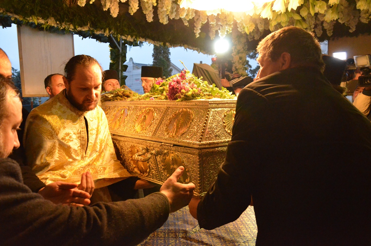 Sfânta Parascheva a ieşit în întâmpinarea pelerinilor