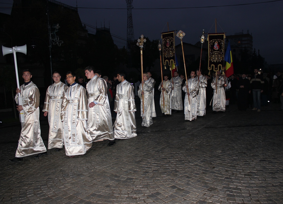 Sfânta Parascheva a ieşit în întâmpinarea pelerinilor