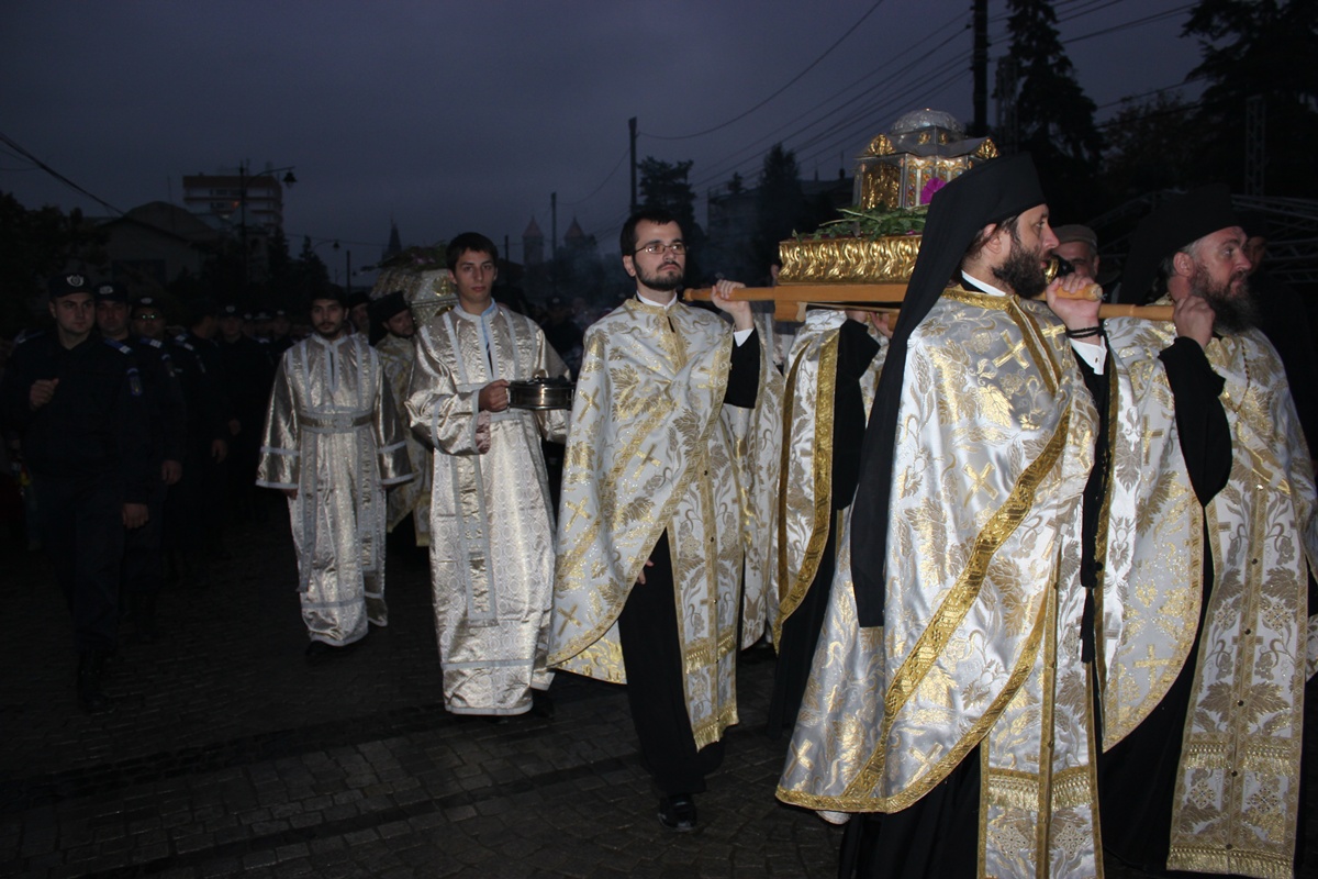 Sfânta Parascheva a ieşit în întâmpinarea pelerinilor