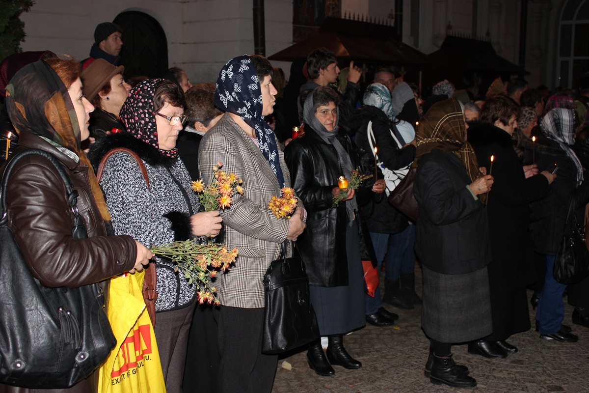 Sfânta Parascheva a ieşit în întâmpinarea pelerinilor