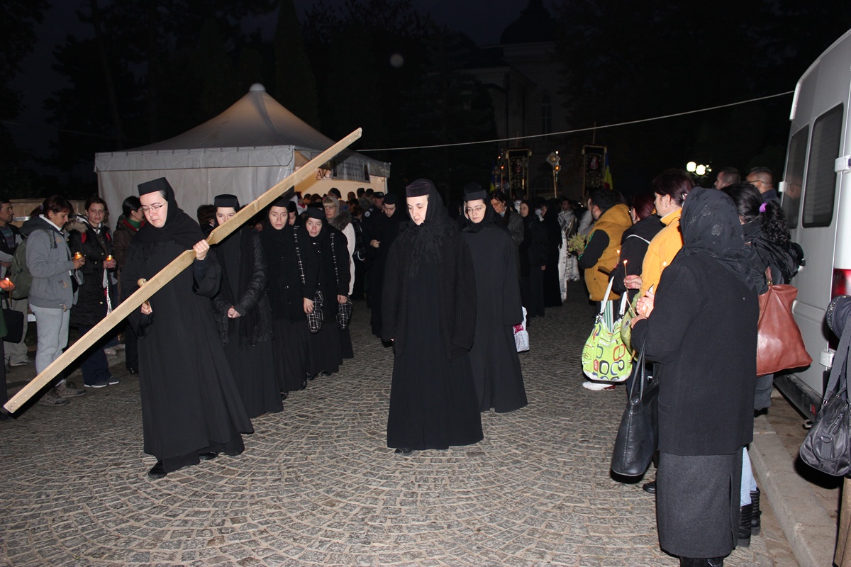 Sfânta Parascheva a ieşit în întâmpinarea pelerinilor