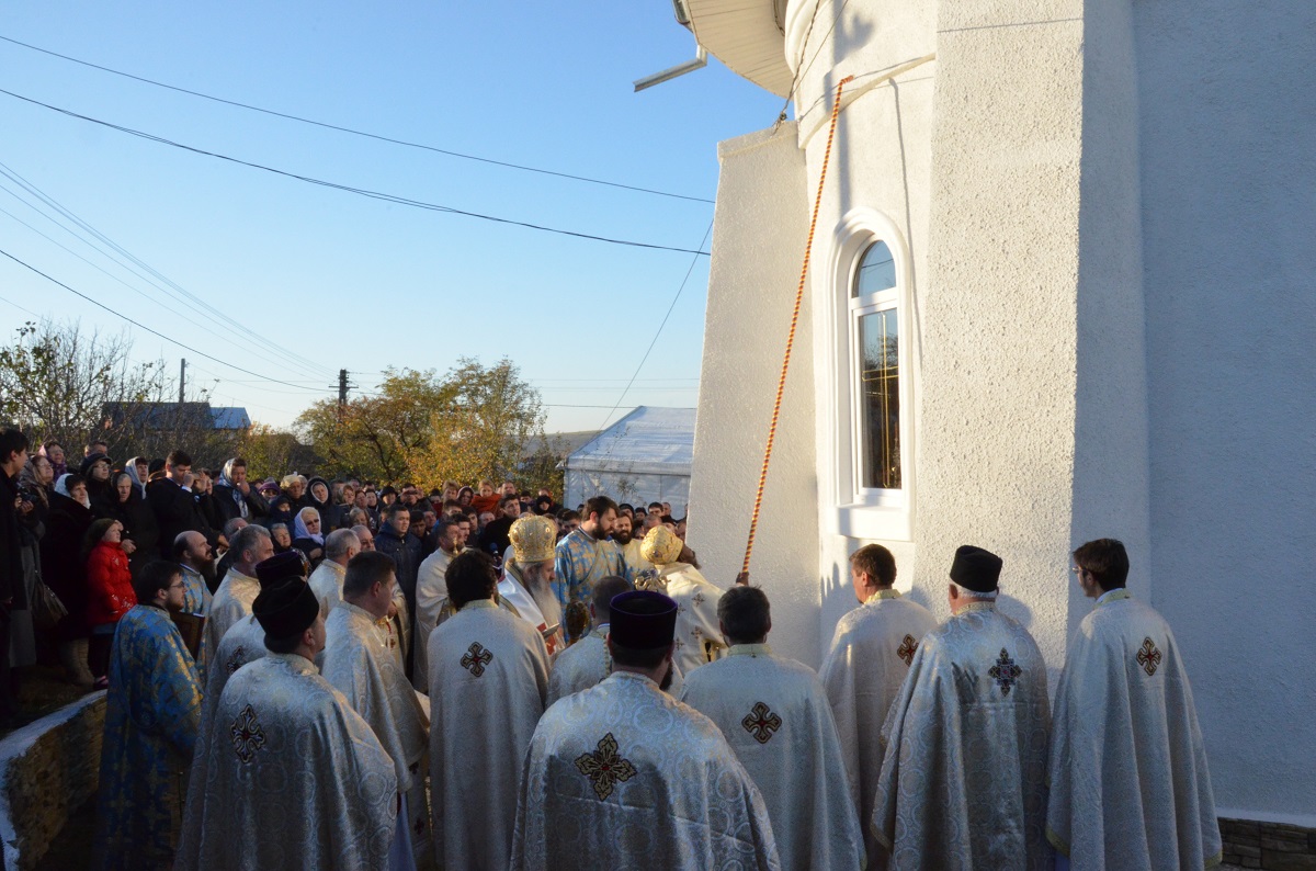 PS Innocentios, la resfinţirea bisericii din Dorobanţ: „Nu m-am bucurat niciodată de atâta ospitalitate şi dragoste“