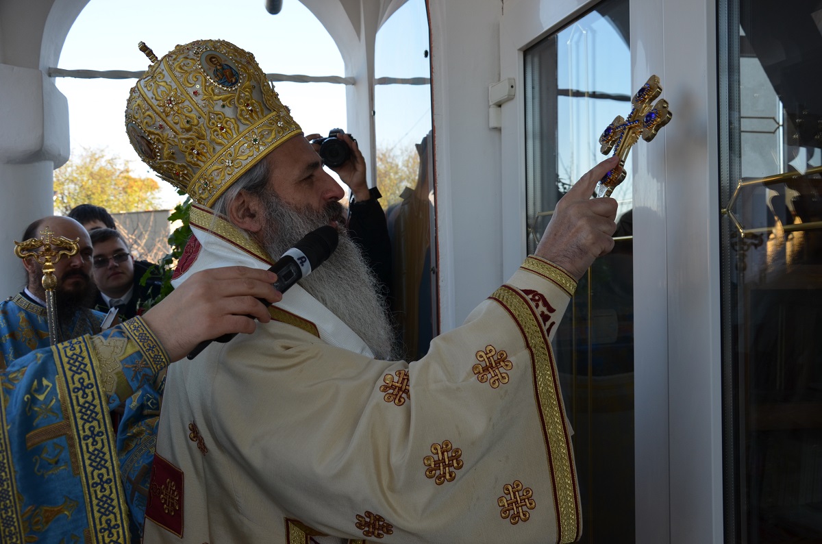 PS Innocentios, la resfinţirea bisericii din Dorobanţ: „Nu m-am bucurat niciodată de atâta ospitalitate şi dragoste“