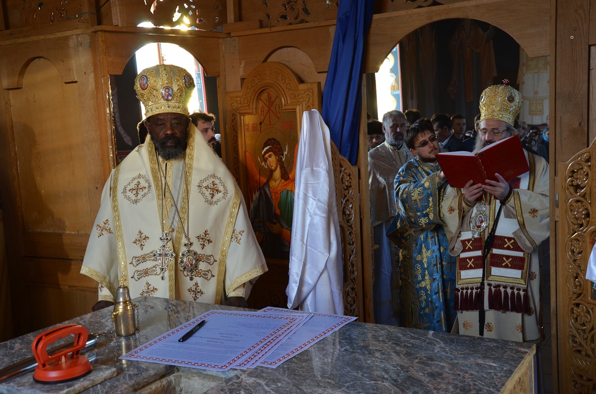 PS Innocentios, la resfinţirea bisericii din Dorobanţ: „Nu m-am bucurat niciodată de atâta ospitalitate şi dragoste“