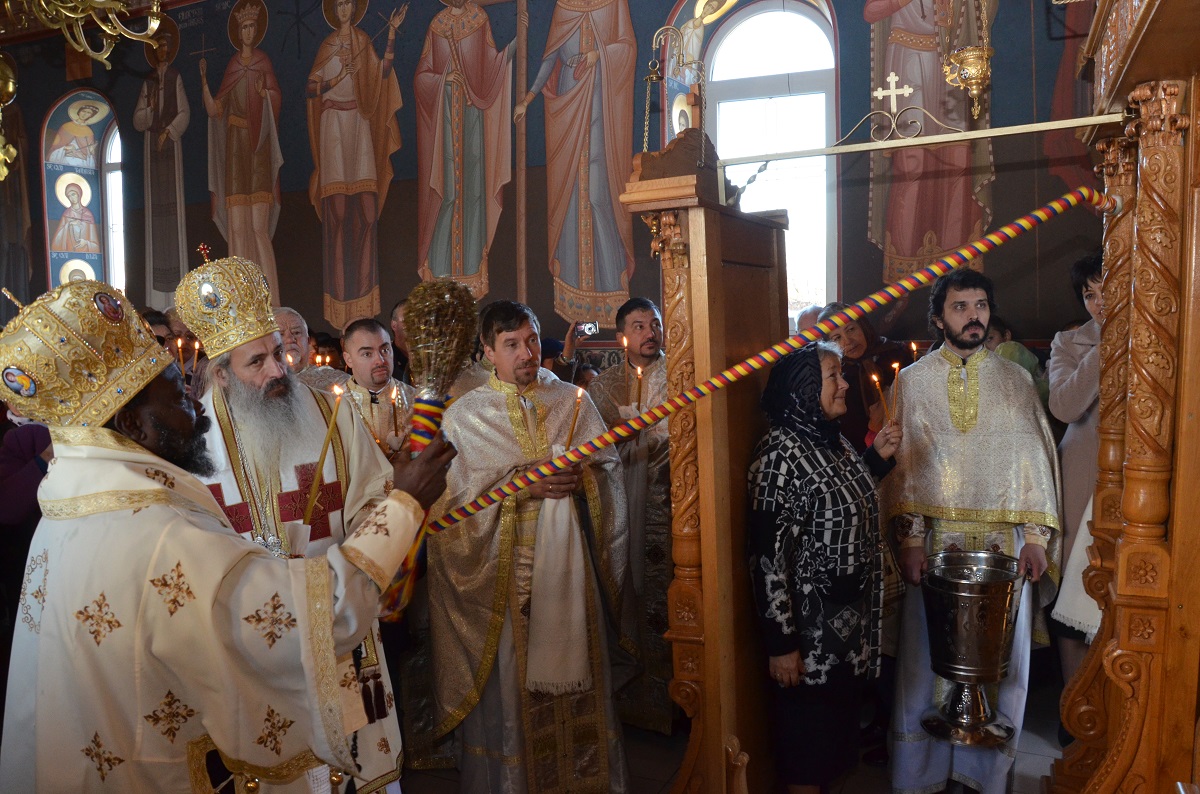 PS Innocentios, la resfinţirea bisericii din Dorobanţ: „Nu m-am bucurat niciodată de atâta ospitalitate şi dragoste“