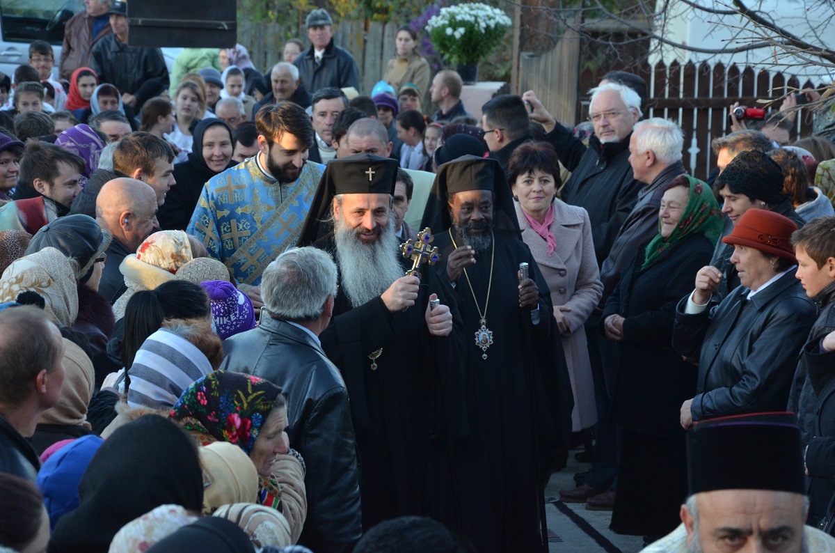 PS Innocentios, la resfinţirea bisericii din Dorobanţ: „Nu m-am bucurat niciodată de atâta ospitalitate şi dragoste“