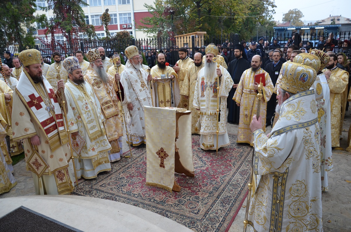 Biserica „Sfântul Sava cel Sfințit” din Iași, resfințită de 8 ierarhi Biserica „Sfântul Sava cel Sfințit” din Iași, resfințită de 8 ierarhi