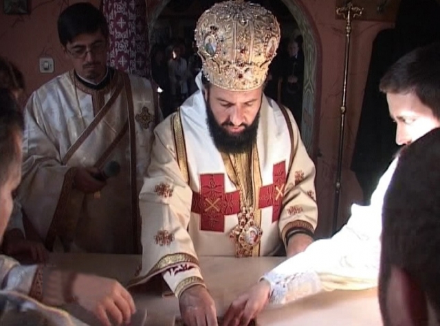 Târnosirea bisericii „Învierea Domnului” Ticvaniu Mic din Reșița Târnosirea bisericii „Învierea Domnului” Ticvaniu Mic din Reșița