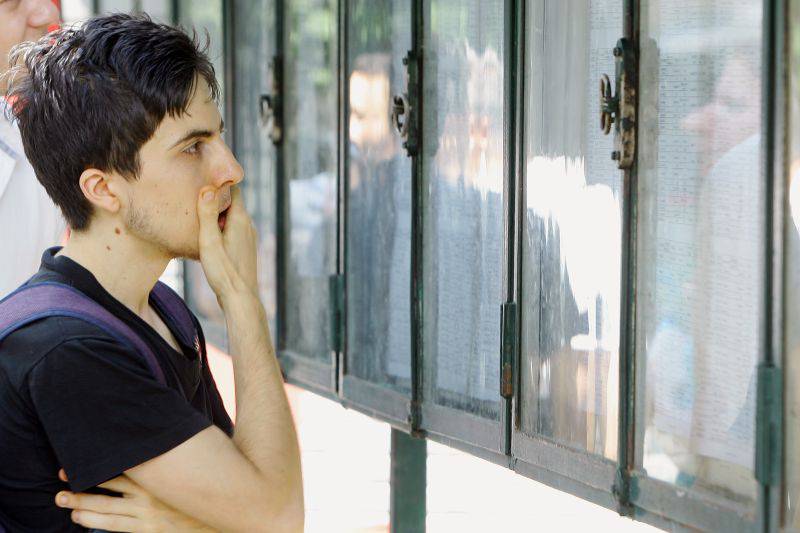 3.000 de lei pentru elevii de nota 10 la Bac