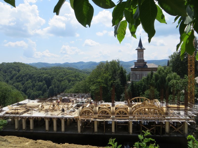 Evoluția lucrărilor la Centrul Cultural Monahal si Social &quot;N. Steinhardt” de la Rohia