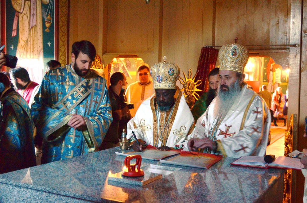 Biserica parohiei Bâtca Doamnei, sfinţită de doi ierarhi