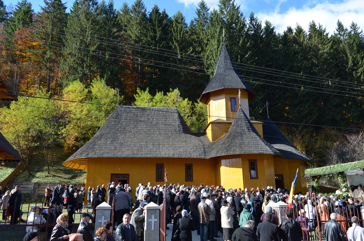 Biserica parohiei Bâtca Doamnei, sfinţită de doi ierarhi