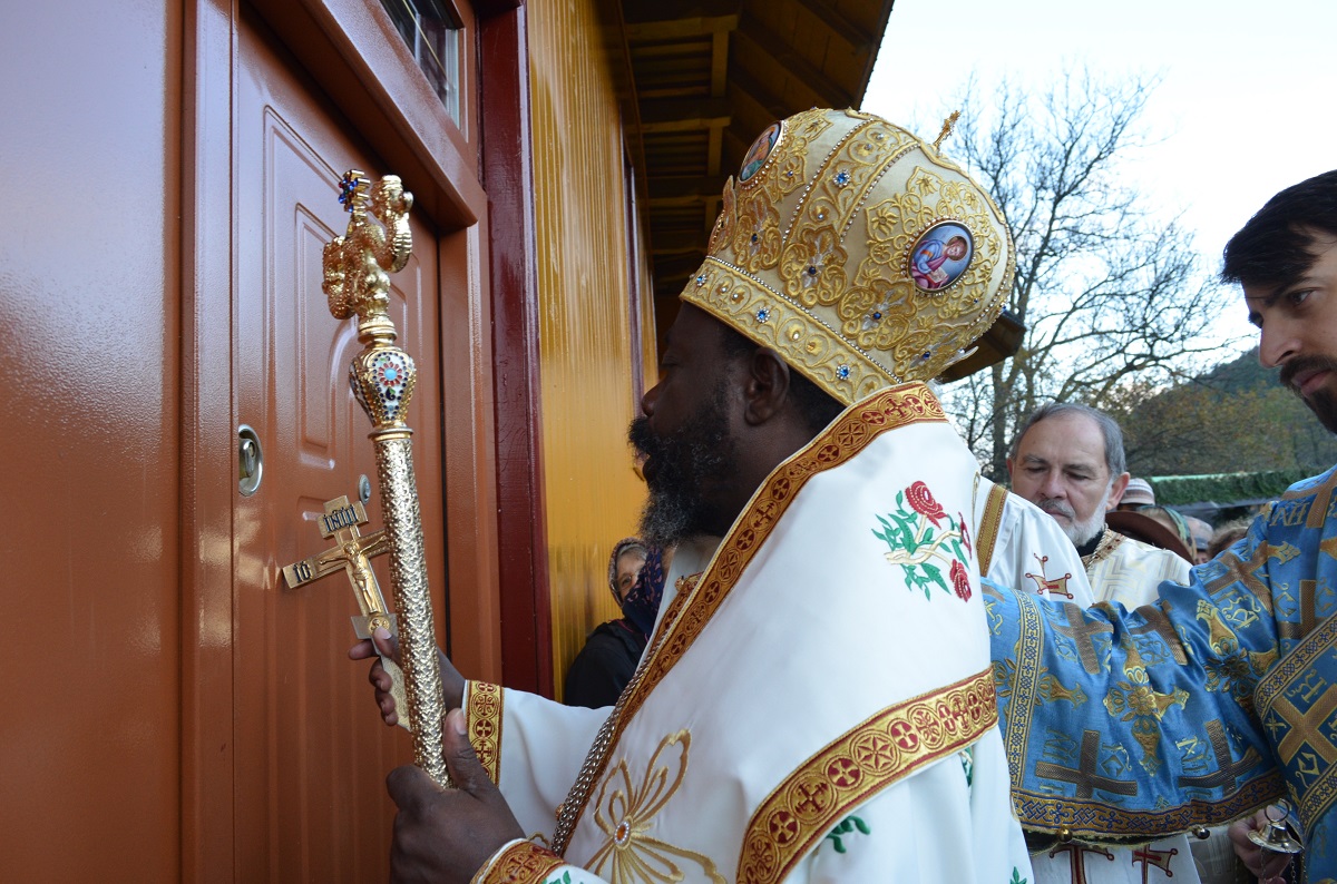 Biserica parohiei Bâtca Doamnei, sfinţită de doi ierarhi