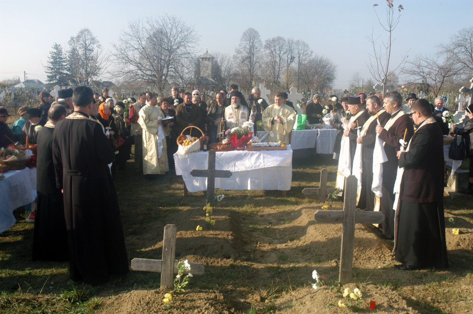 Parastas pentru morții nimănui din Cimitirul Șerbănești