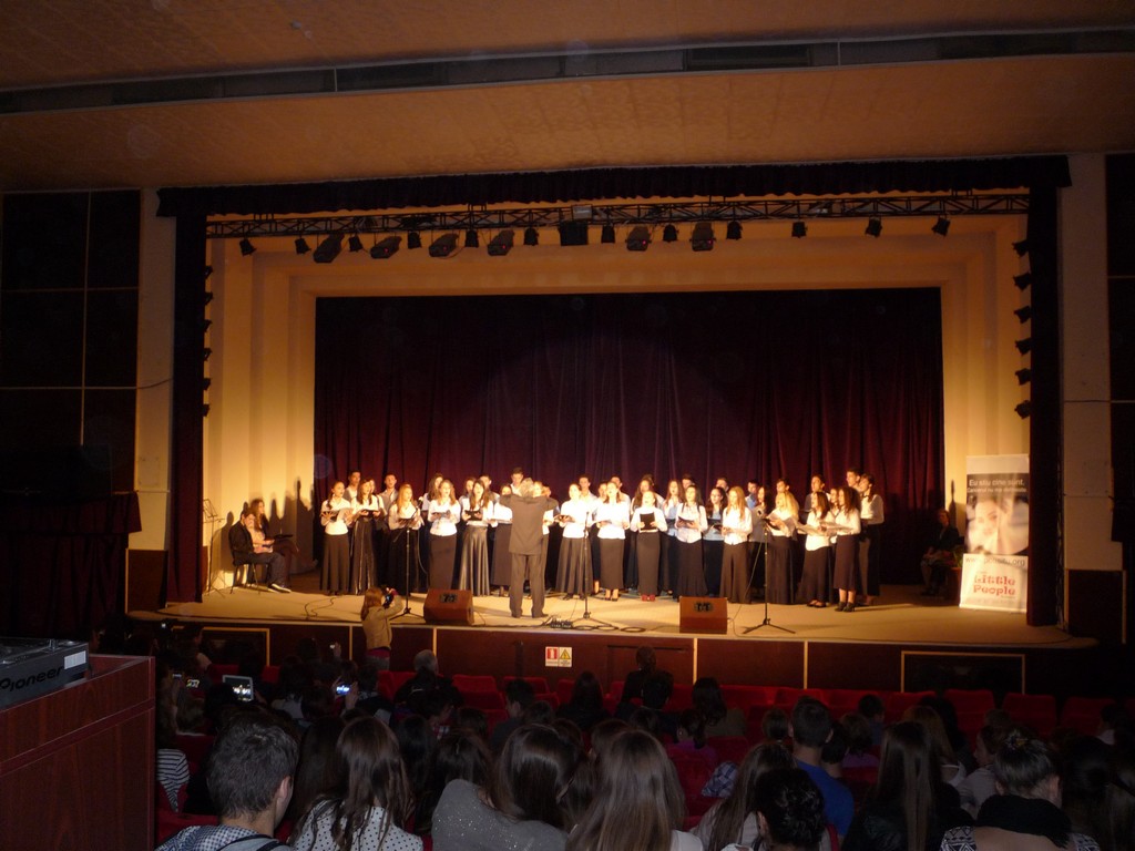 Spectacol caritabil la Slobozia: „Bucurii muzicale de la copii pentru copii”