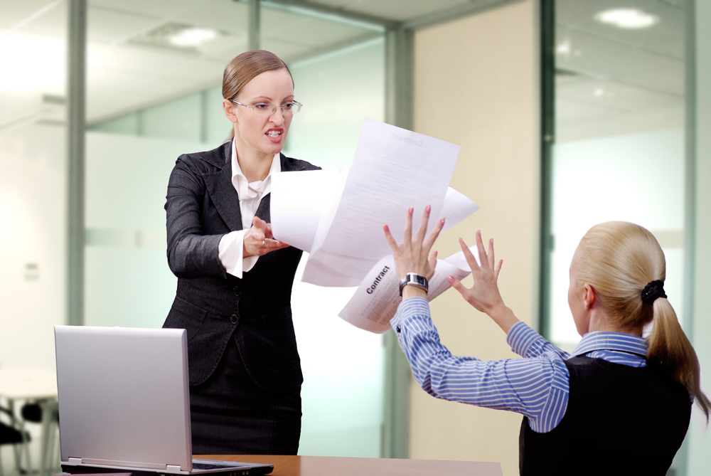 Un șef stresant își poate îmbolnăvi angajații