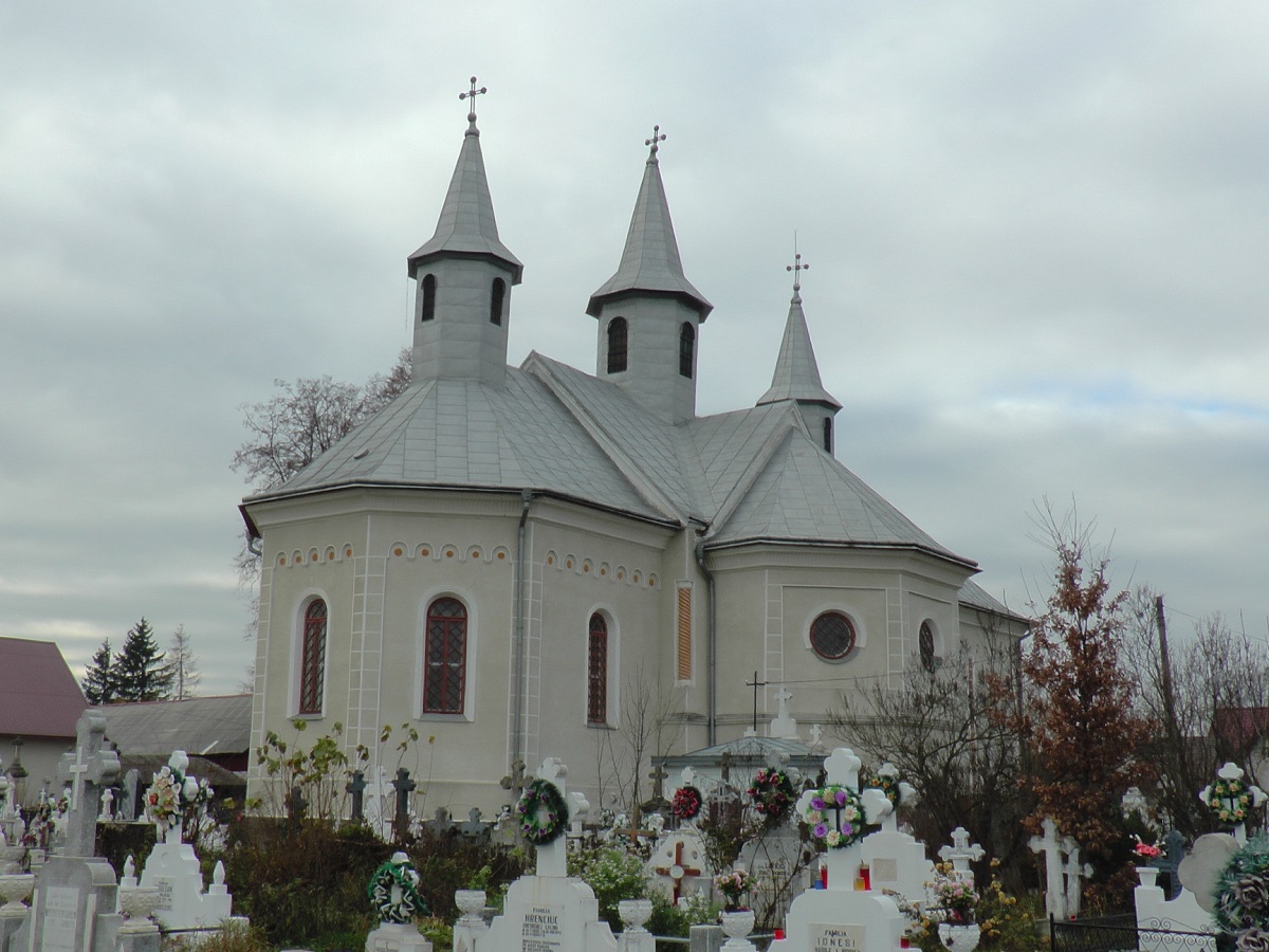 Liturghie arhierească în parohia Frătăuţii Vechi Liturghie arhierească în parohia Frătăuţii Vechi