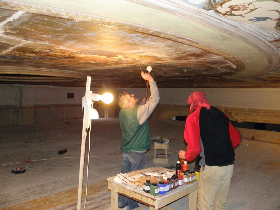 Pictura fostei săli de teatru din Clădirea Transilvania a fost restaurată