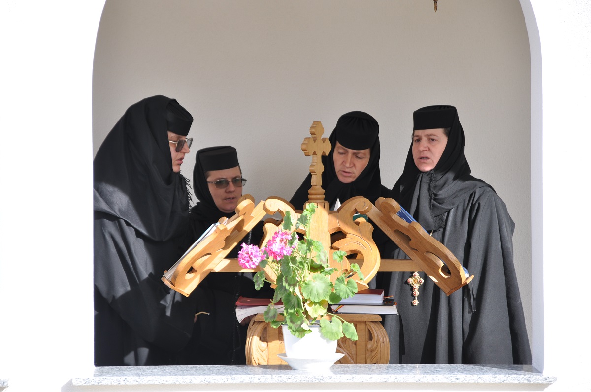 Liturghie arhierească la Mănăstirea Secrieş-Moldoviţa