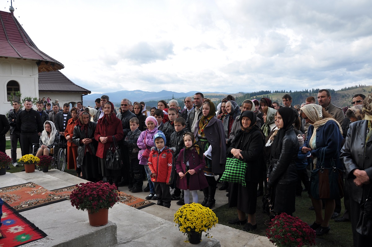 Liturghie arhierească la Mănăstirea Secrieş-Moldoviţa