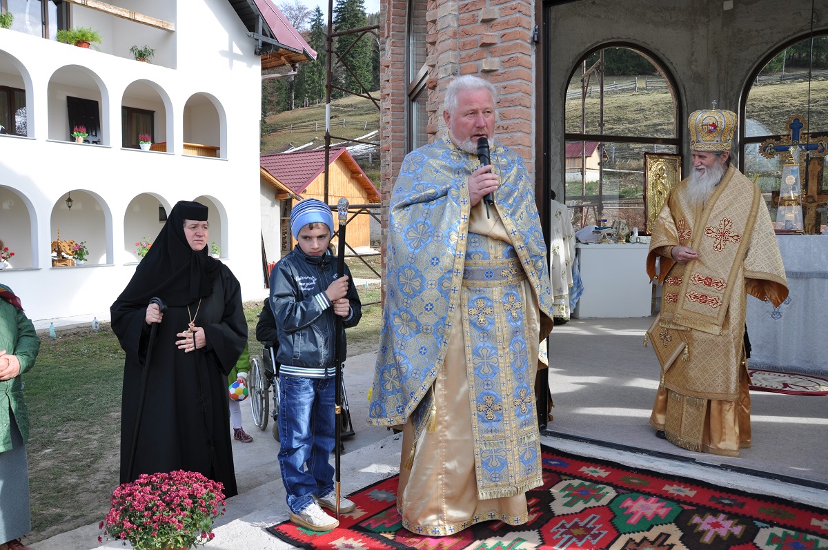Liturghie arhierească la Mănăstirea Secrieş-Moldoviţa