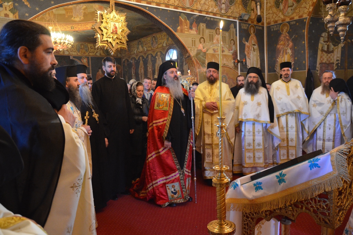 IPS Mitropolit Teofan, prezent la hramul Mănăstirii Petru Vodă IPS Mitropolit Teofan, prezent la hramul Mănăstirii Petru Vodă