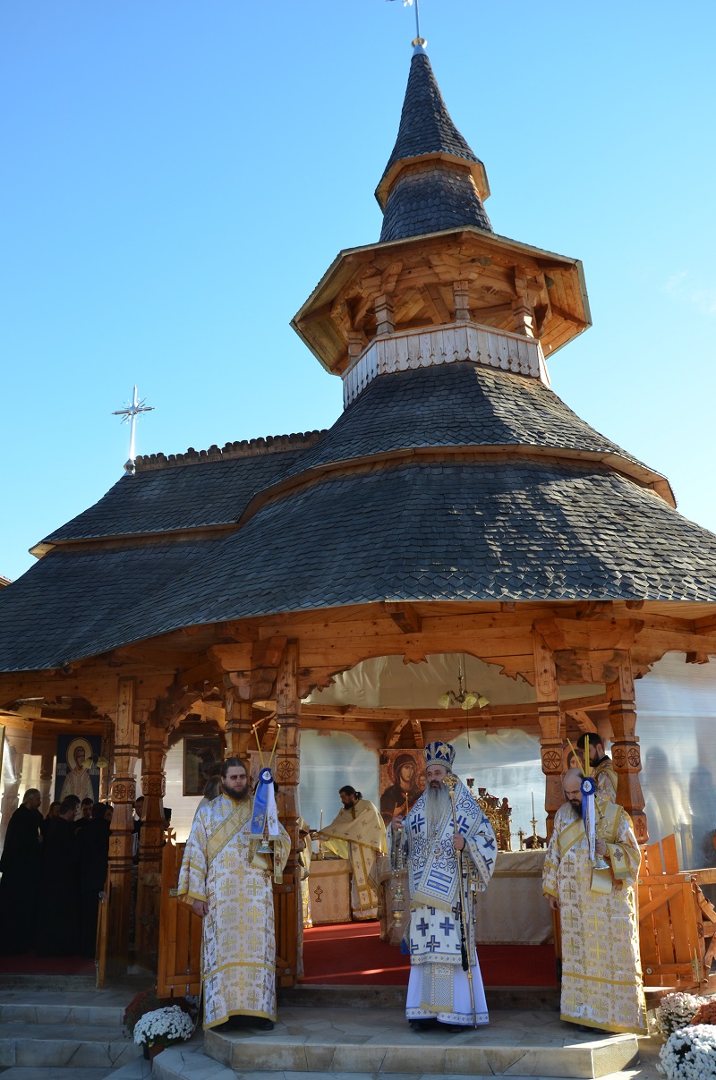 IPS Mitropolit Teofan, prezent la hramul Mănăstirii Petru Vodă IPS Mitropolit Teofan, prezent la hramul Mănăstirii Petru Vodă